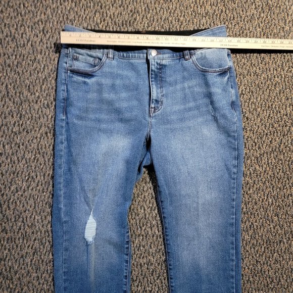 EUC Lane Bryant Medium Wash High Waisted Distressed Jeans Size 16 - Picture 3 of 12